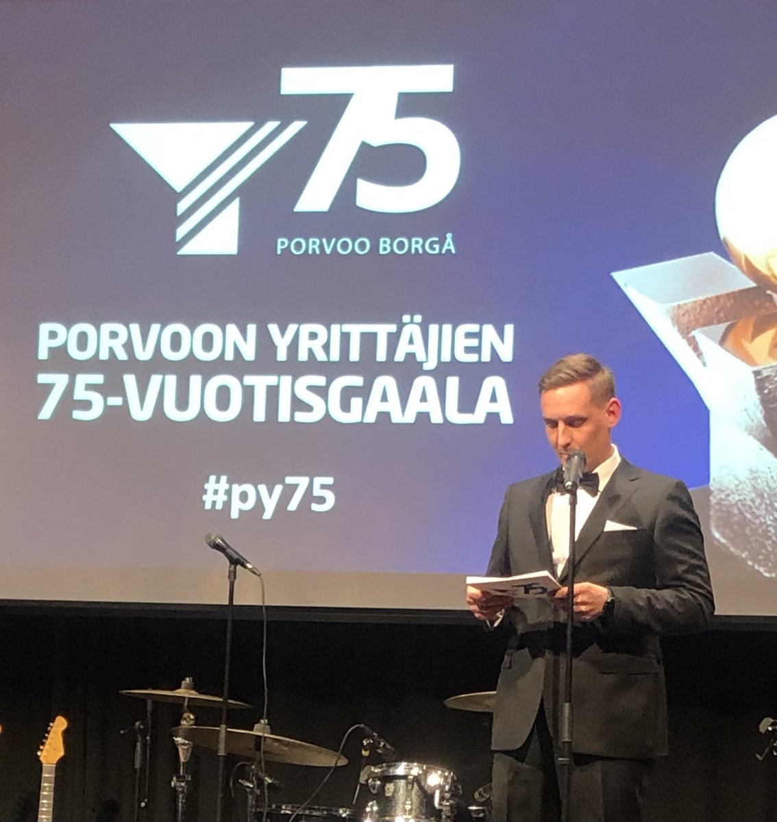 PorvoonKokoomus's tweet photo. 💙 Porvoon Kokoomus onnittelee 75-vuotiasta Porvoon Yrittäjät - Borgå Företagare ✨ sekä vuoden yrittäjää Jesse Berglöfiä ✨ja vuoden perheyritystä ravintola Hanna Maria ✨
#py75 #kokoomus #porvoo @suomenyrittajat #porvoonyrittäjät #yrittäjät https://t.co/WWItKepxEB