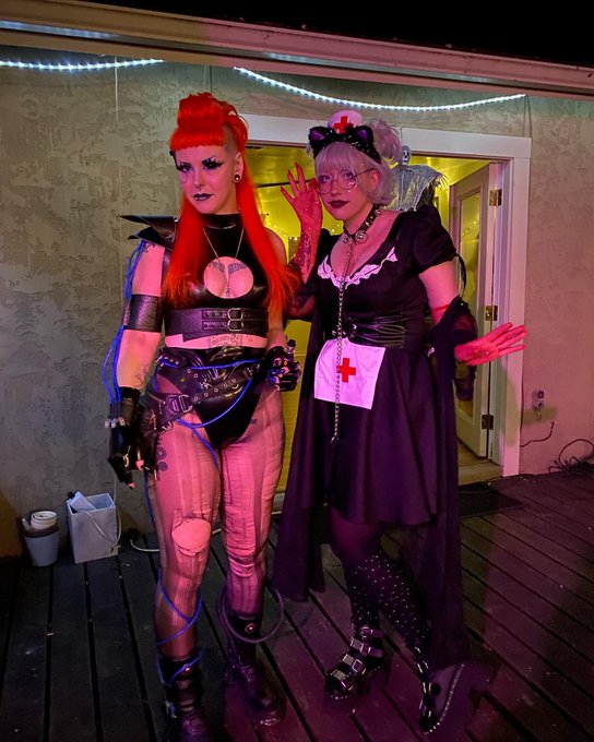 Happy almost Halloween from your favorite Cyborg Dominatrix 🖤 I worked so hard on this costume!   Partying