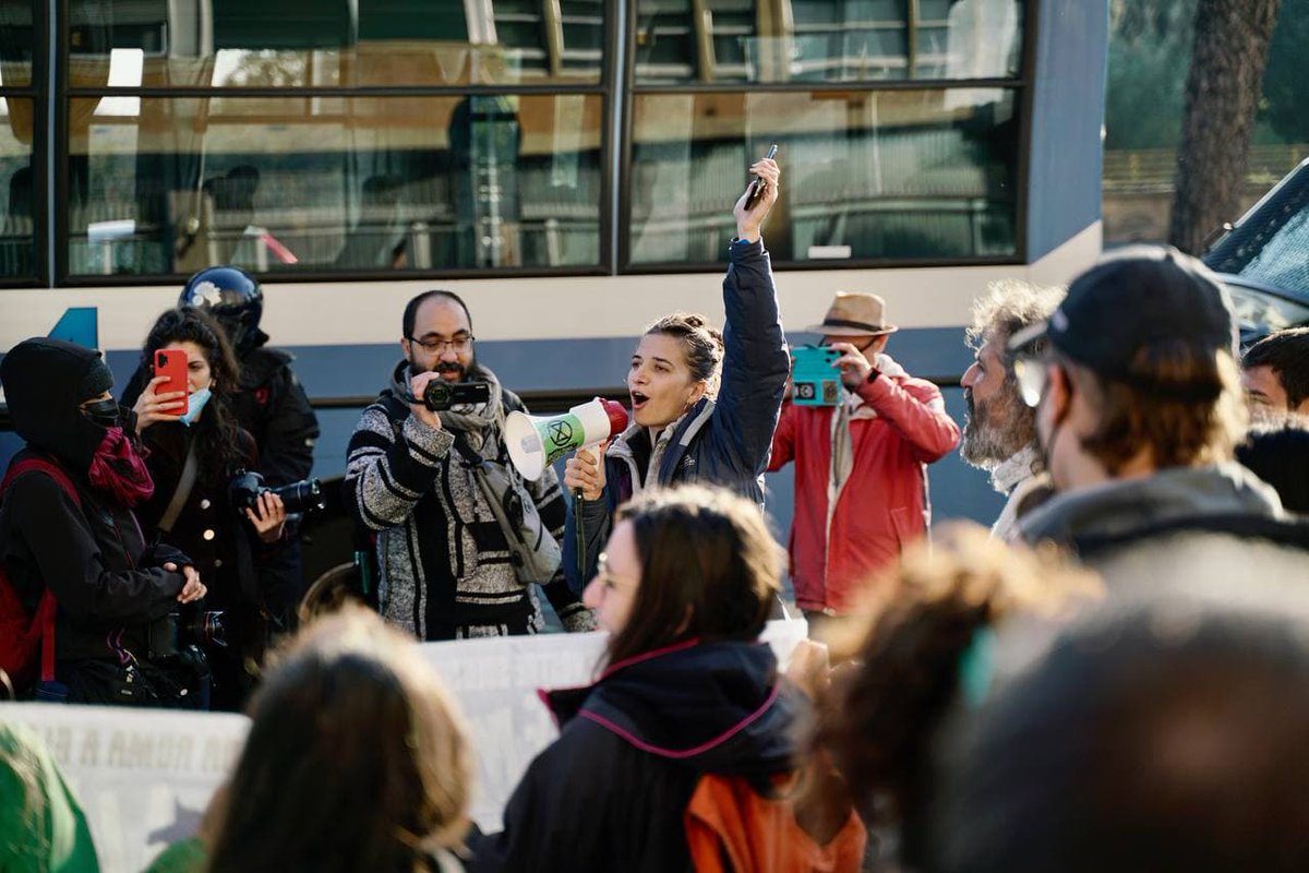 Comuneinfo's tweet image. LE VOSTRE SOLUZIONI SONO IL PROBELMA comune-info.net/le-vostre-solu…  #g20  #COP26  @LDO_CTIO @xrpisa @xrpadova @fffitalia @Fridays4future  @FFF_Milano @FFF_Bari @fffnapoli @F4F_Turin @XrItaly @milano_xr @XR_Roma @Fairwatch1 @Greenpeace_ITA @Recommon  @cura #climatecamp #G20RomeSummit