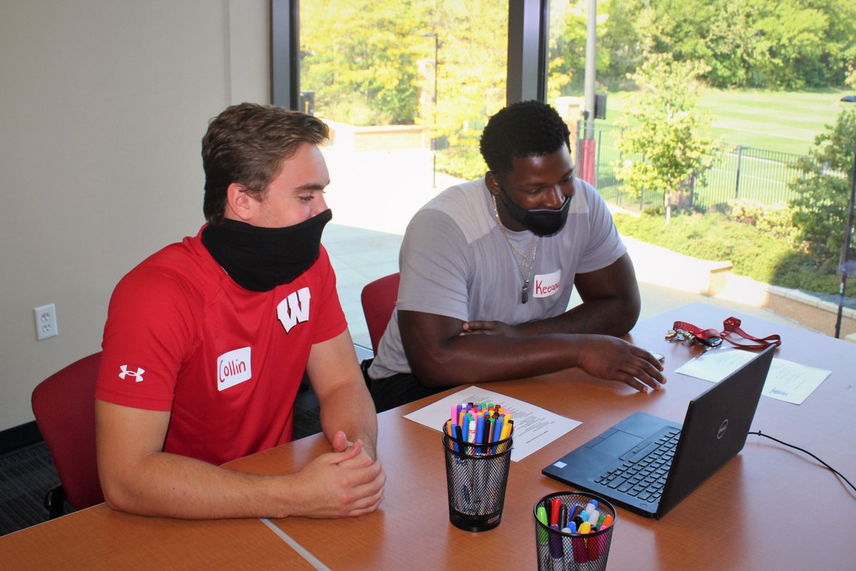 UWBadgers's tweet photo. Friday's are never dull with our friends over at the American Family Children's Hospital (@uwhealthkids)!

Thanks to @Badgerfootball for helping us reflect on some great visits so far, filled with smiles and laughter all around! #BadgersGiveBack https://t.co/SzI6KgajBD