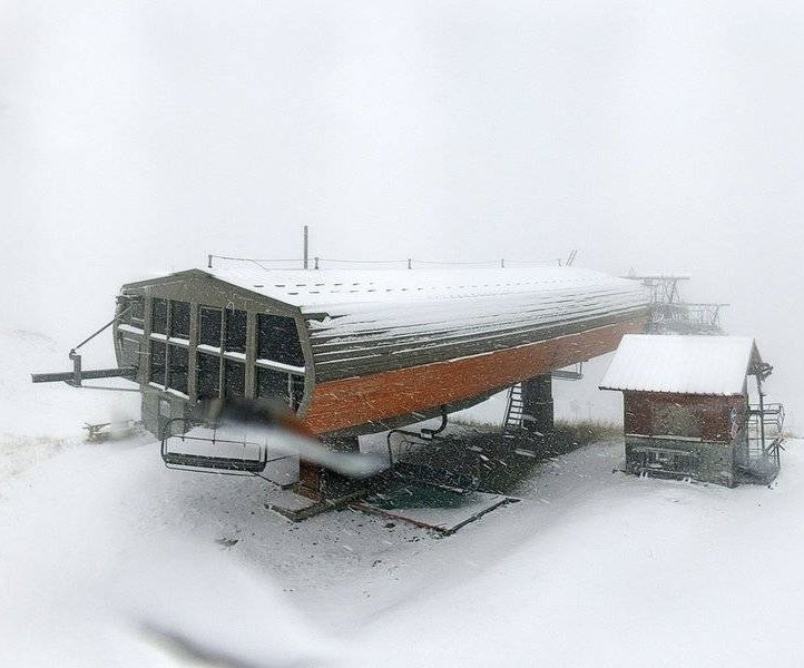 MeteoCotedAzur's tweet photo. 🔺❄️ #DirectMétéo
 30/10/2021 à 14h25 : L'épisode méditerranéen apporte les premiers flocons sur les sommets de nos massifs (Haut Var-Verdon/Mercantour) comme ici depuis la cime mythique de la station d���#Auron(06), la cime de la #Bercha (2.274m). #CotedAzurFrance #Nice06 #Meteo06 https://t.co/9G26a8wnqv