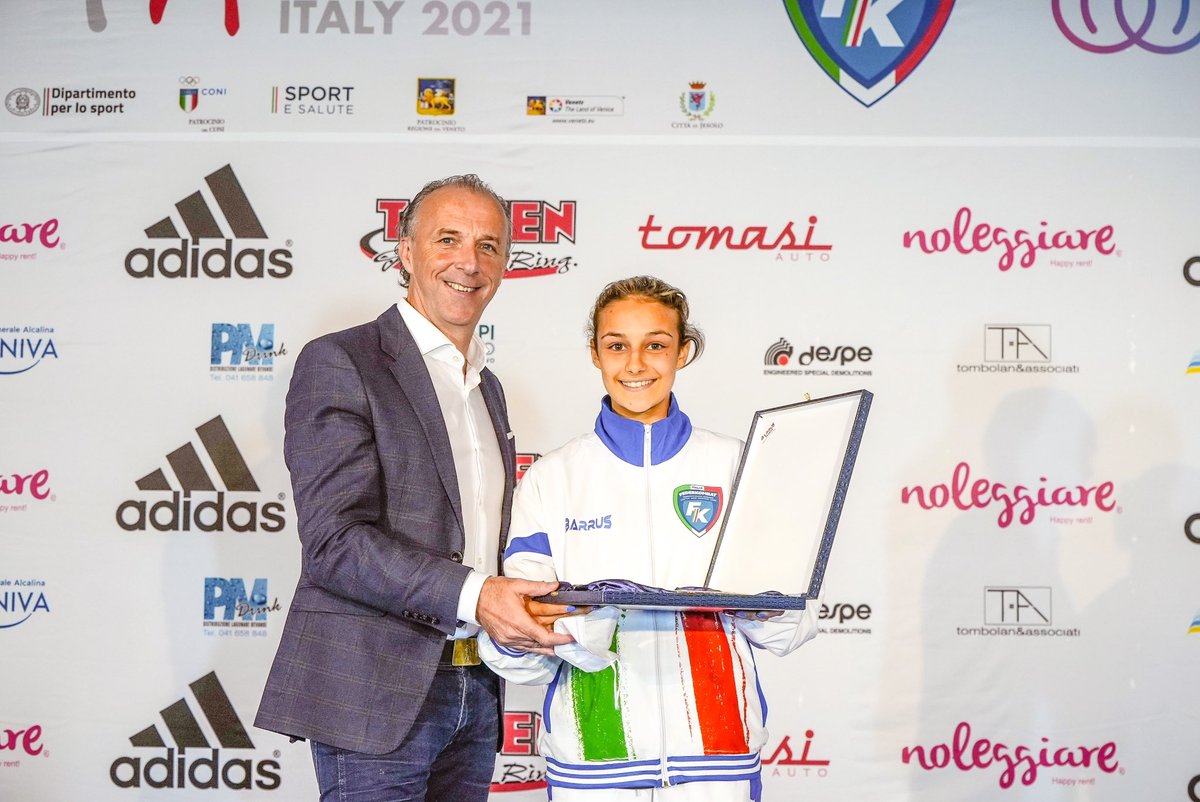 🔝 MONDIALI WAKO 2021, ITALIA TOP ANCHE NEI PREMI INDIVIDUALI

Leggi qui 👉 bit.ly/3vWOtWI
#federkombat
<a href="/wakokickboxing/">WAKO Kickboxing News</a> 
#kickboxing