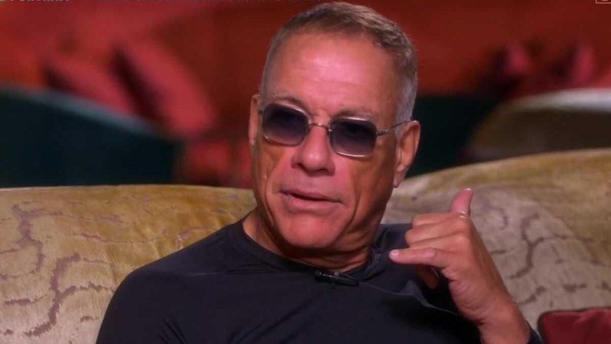 tuCpakoa's tweet photo. "Si tu téléphones à une voyante et qu'elle ne décroche pas avant que ça sonne, raccroche."

Jean-Claude Van Damme. https://t.co/LxmbRZvwiJ