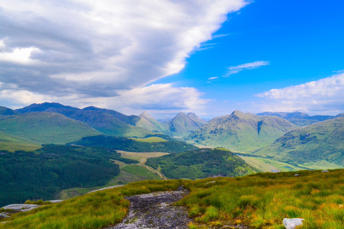 Glen Etive, Scotland 🏴󠁧󠁢󠁳󠁣󠁴󠁿 
#glenetive #scottishhighlands #scotland #scottishphotography #scotlandphotography #mountains #mountain #photography #landscapephotography #landscape #explorescotland #outdoors #outdoorphotography