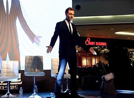 チアリーディングの真ん中にトム・ヒドルストンを入れたい…✨🕺✨  