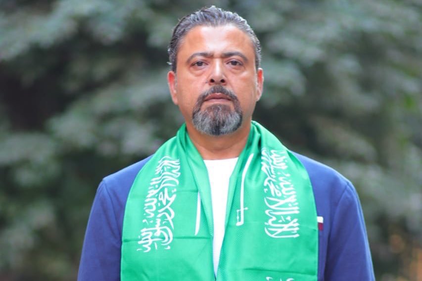 SamJundi's tweet image. 🔴لنضع النقاط على الحروف وهذه التغريدة موجهة لجميع الحاقدين: ⭕️حبيت #السعودية وولاة أمرها حفظهم الله وشعبهم العظيم قبل التويتر فلا تزايدون⭕️كرمهم على والدي من ٤٦ سنة وأكثر عيشنا بكرامة⭕️عمري ٥٤ سنة وأعيش بكرامة في أمريكا من ٣٨ سنة ولا أعمل لحكومة أو مسؤول سعودي. عااااشت #السعودية