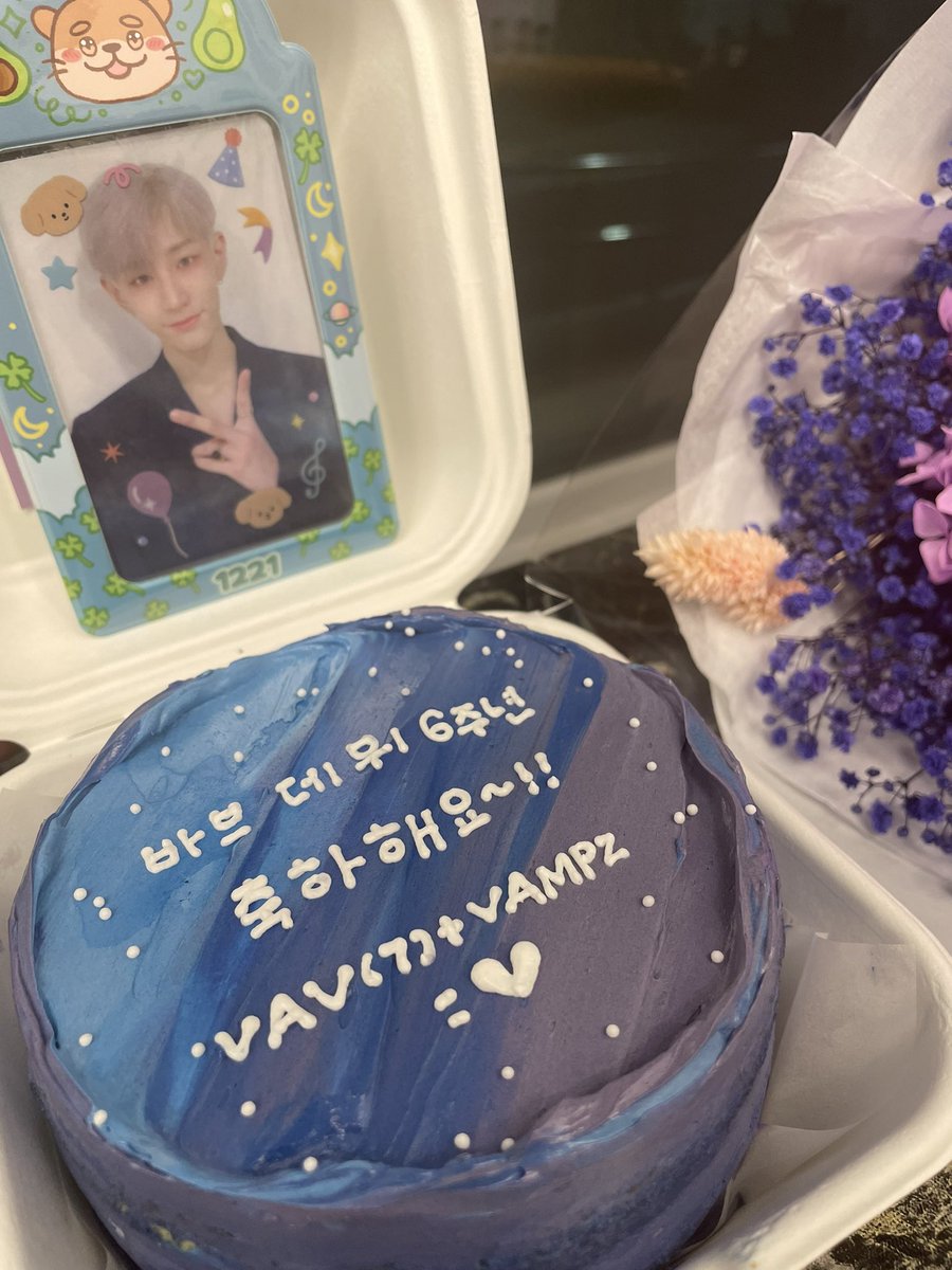 MarshmalLou1221's tweet photo. VAMPZ if you can please go visit the cafe 🥰 @VavCash @twt_VAV 

#vav https://t.co/CTVZYQ6jHZ