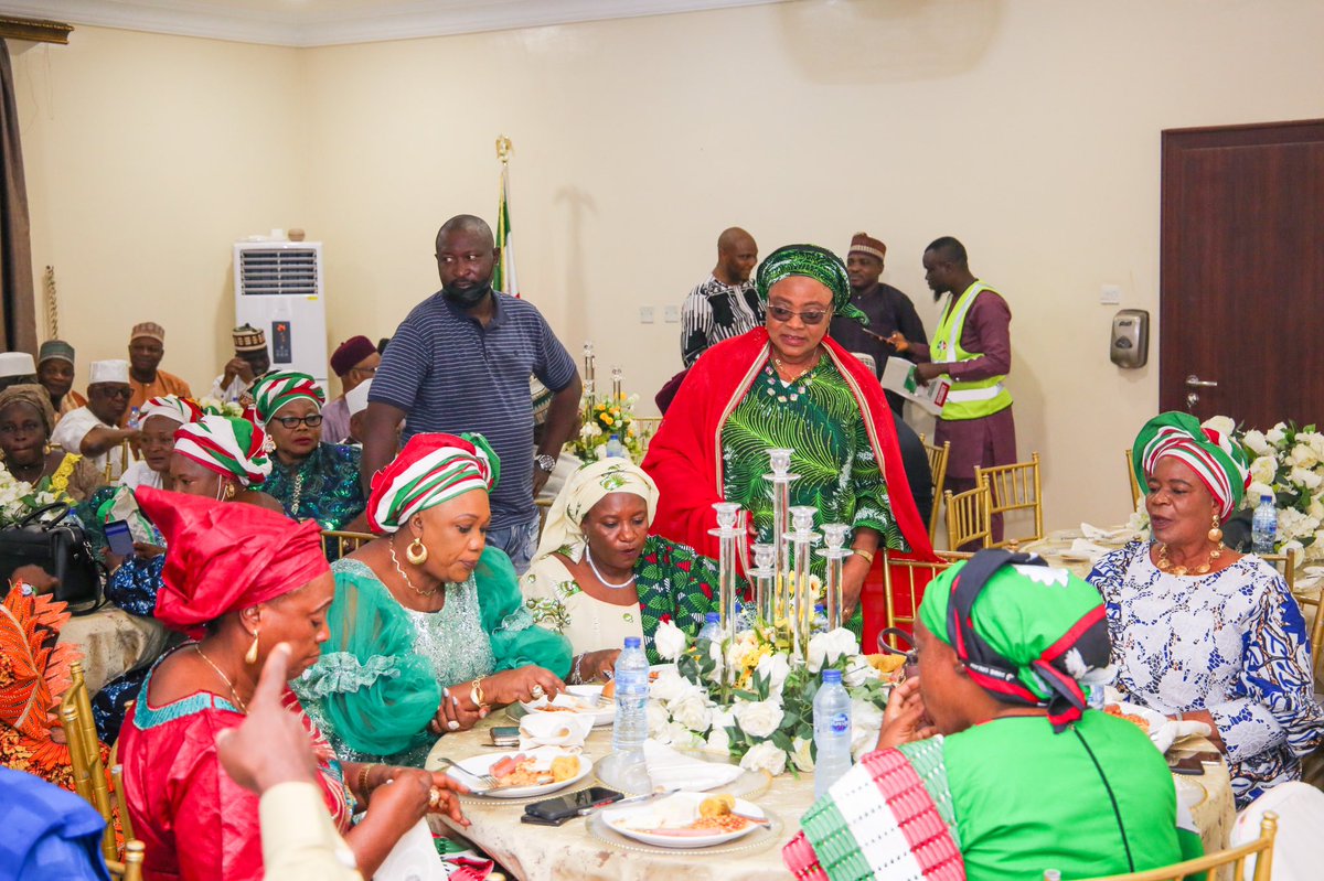 bukolasaraki's tweet image. This morning, I hosted all the Kwara State delegates to the #PDPConvention at my home for breakfast.

#PowerToThePeople!