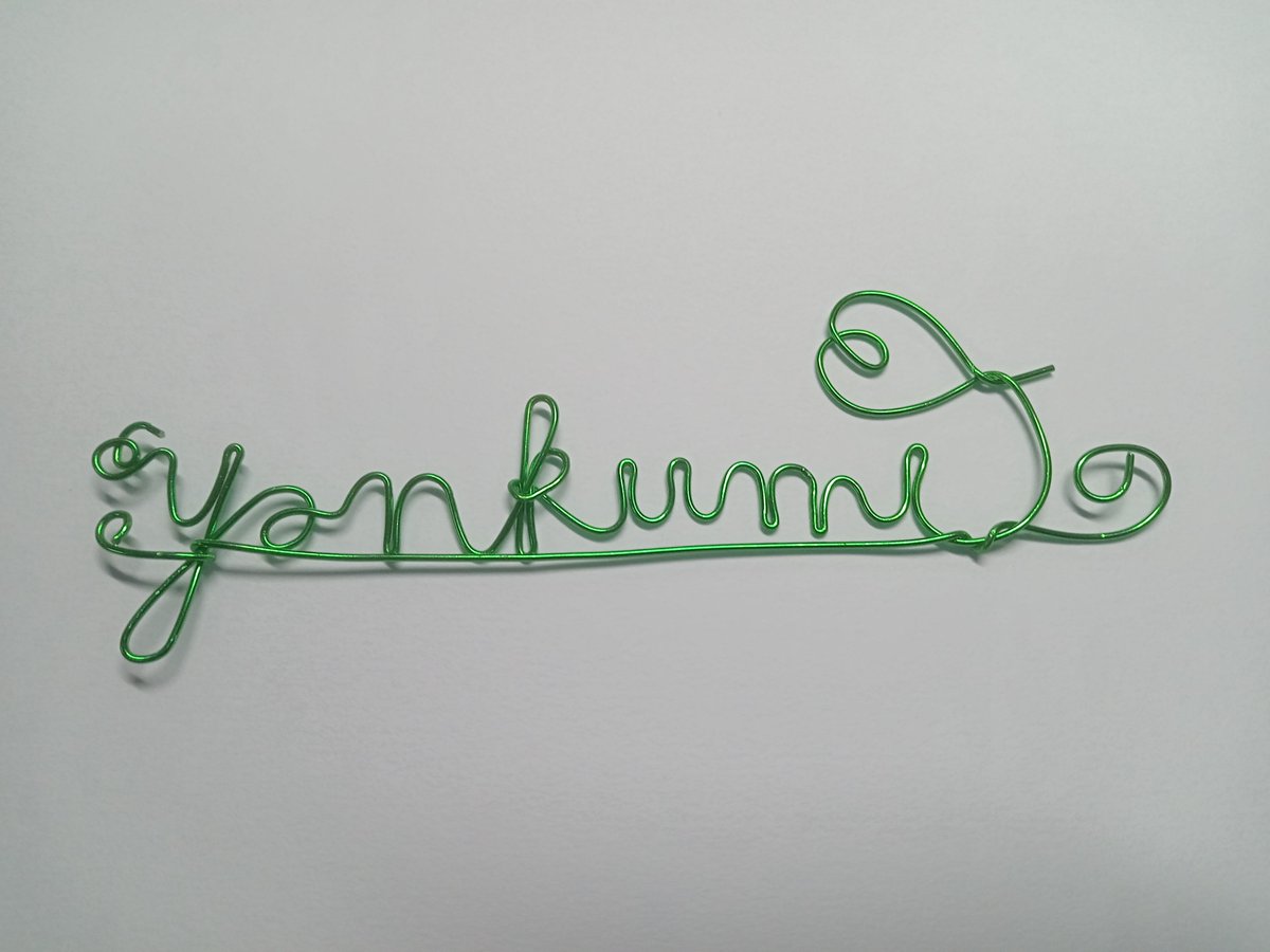 random_haishin's tweet image. やんくみさん(@chankumi10 )　
iの点部分をハートにしてみました。
緑のname線に背景を３種類変更して撮影しました。
いかがでしょうか？😆
#WIREname