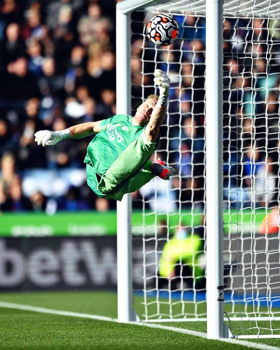 ActuFoot_'s tweet photo. La parade d’Aaron Ramsdale est juste exceptionnelle ! 😱

L’arrêt de l’année ? https://t.co/iv7YOXVuRn