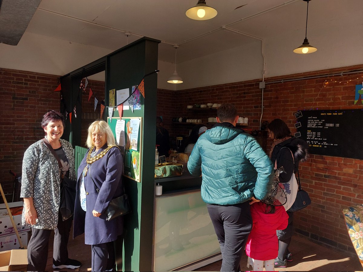 GraysParishCofE's tweet photo. Great to see the cafe open in Grays Town Park. During the winter months it will be open on Saturdays and Sundays. Call in for good fresh coffee and a warm welcome. https://t.co/0EOaPWOHa3
