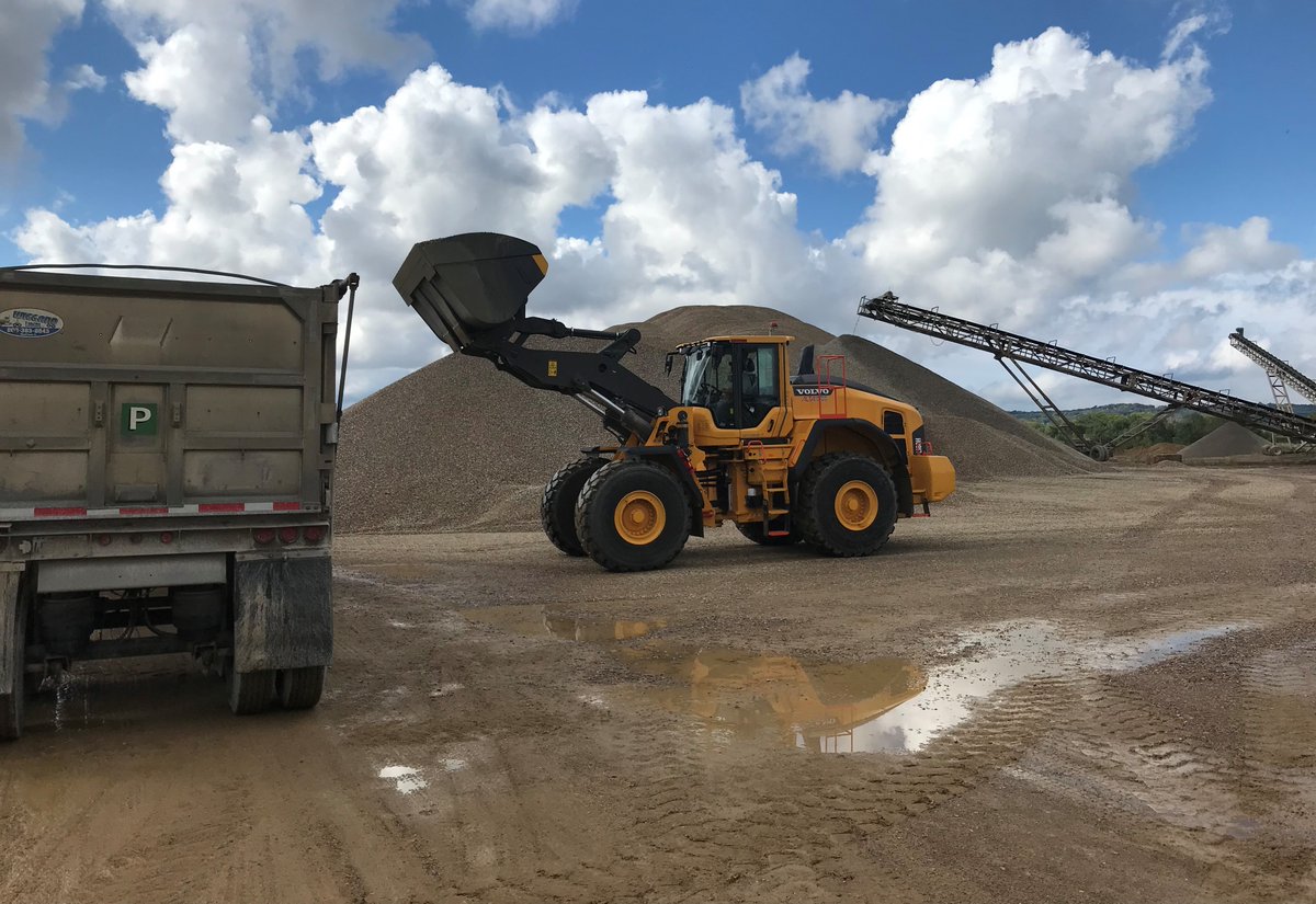 Demo day on this Volvo L180H.  To boost productivity by up to 10%, the L180H has also been upgraded with a new transmission, new converter and revised gear ratio. 💪💪💪

Volvo Construction Equipment 

📷Ron Anderson