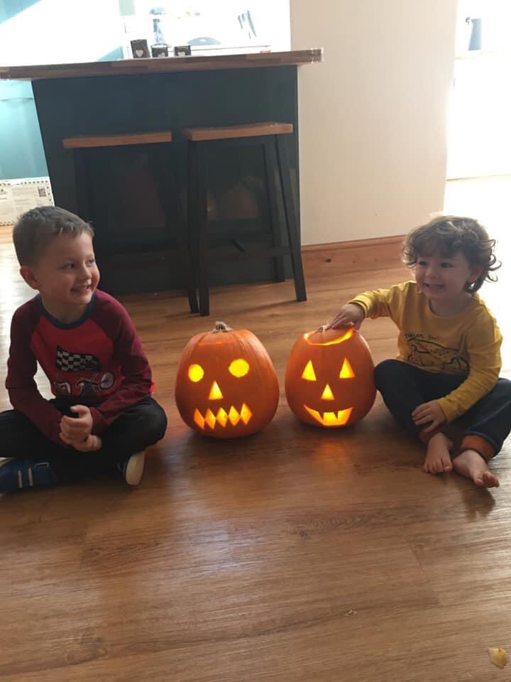 AnthonyAshton1's tweet photo. #pumpkinfun #2princes https://t.co/hqhw3RveGa