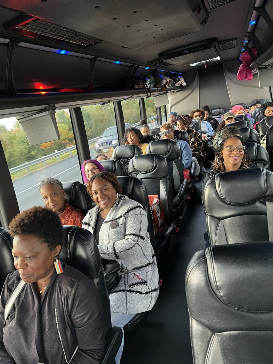 Modage_Style's tweet image. And we are off!!  We are headed to New York for a day of vintage and resale shopping.  First stop @TheVintageShow