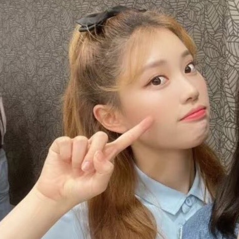 lqxiaoting's tweet photo. this hairstyle was so cute on her https://t.co/tjQfm1ddG8