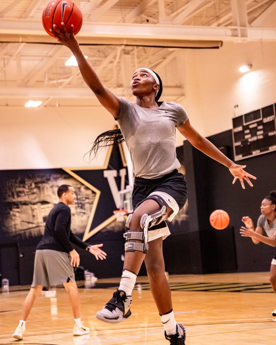 VandyWBB's tweet photo. Don’t call it a comeback.

Excited for Jordyn this season. 🖤💛

#AnchorDown https://t.co/EmpwC7ErlW