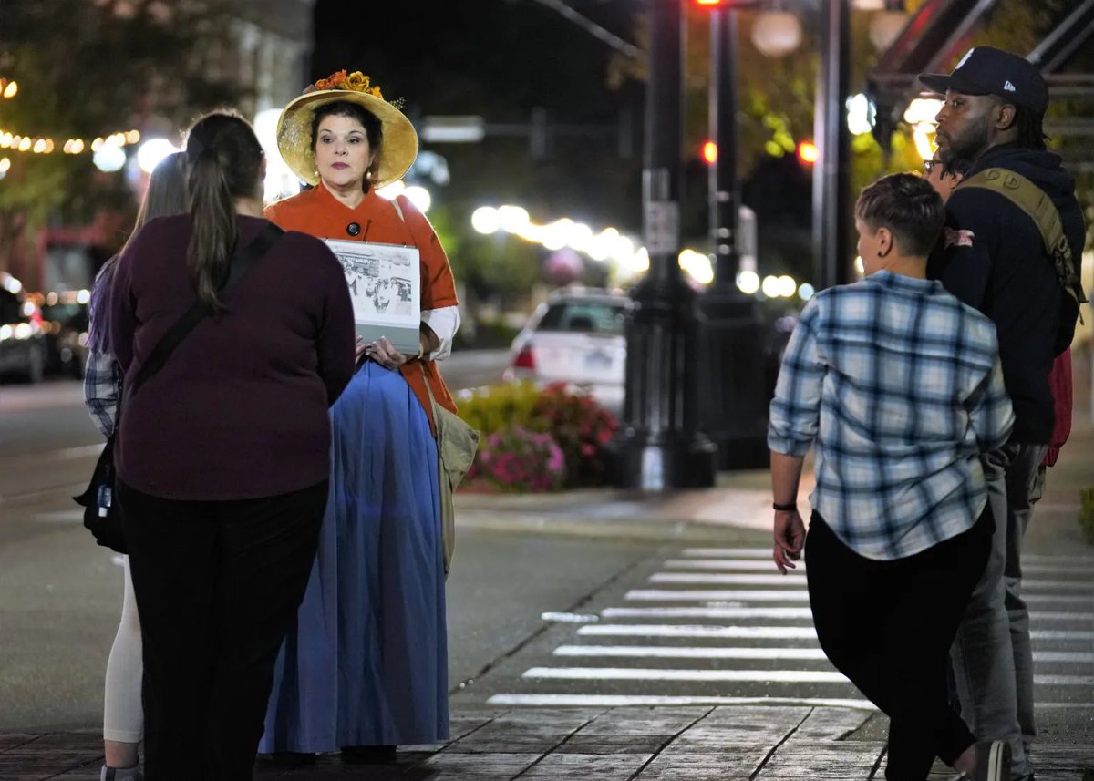 ExploreNLR's tweet photo. #Halloween in North Little Rock:
π Rocky Horror Pickinβ Show at #FourQuarterBar
π» #Argenta Ghost Tours
πΆ #ParkHill Palooza at Filling Station
π Funland Halloween Carnival
π§ββοΈ @BangUpBetty Trick or Treat
π@ABIblood blood drive
https://t.co/Ad9RN6TvSd https://t.co/0Ewvj093KK