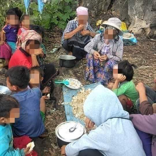 miN13700's tweet photo. 1/ The death toll from malnutrition &amp; illness in refugee camps in Karenni State has risen to 30 in 4 months. Refugee camps can only store food for a week, so donating food when 1 camp needs it, will reduce the food in other camps.
#Oct30Coup
#WhatsHappeningInMyanmar https://t.co/3TTgN47Yaf