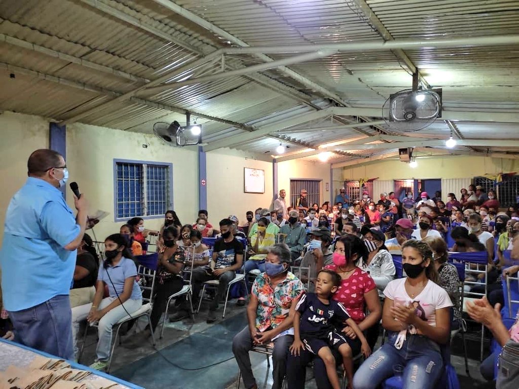 AlcaldiaAnaco's tweet photo. "Es un honor poder llevar este sistema de salud de #AnacoSolidario❤️, a cada uno de ustedes para brindarles bienestar y provecho. En unidad continuaremos cumpliendo los objetivos propuestos por nuestra gestión que habla por si sólo con Hechos Palpables". @LuisGuevaraM_ https://t.co/5ZAelARiJw