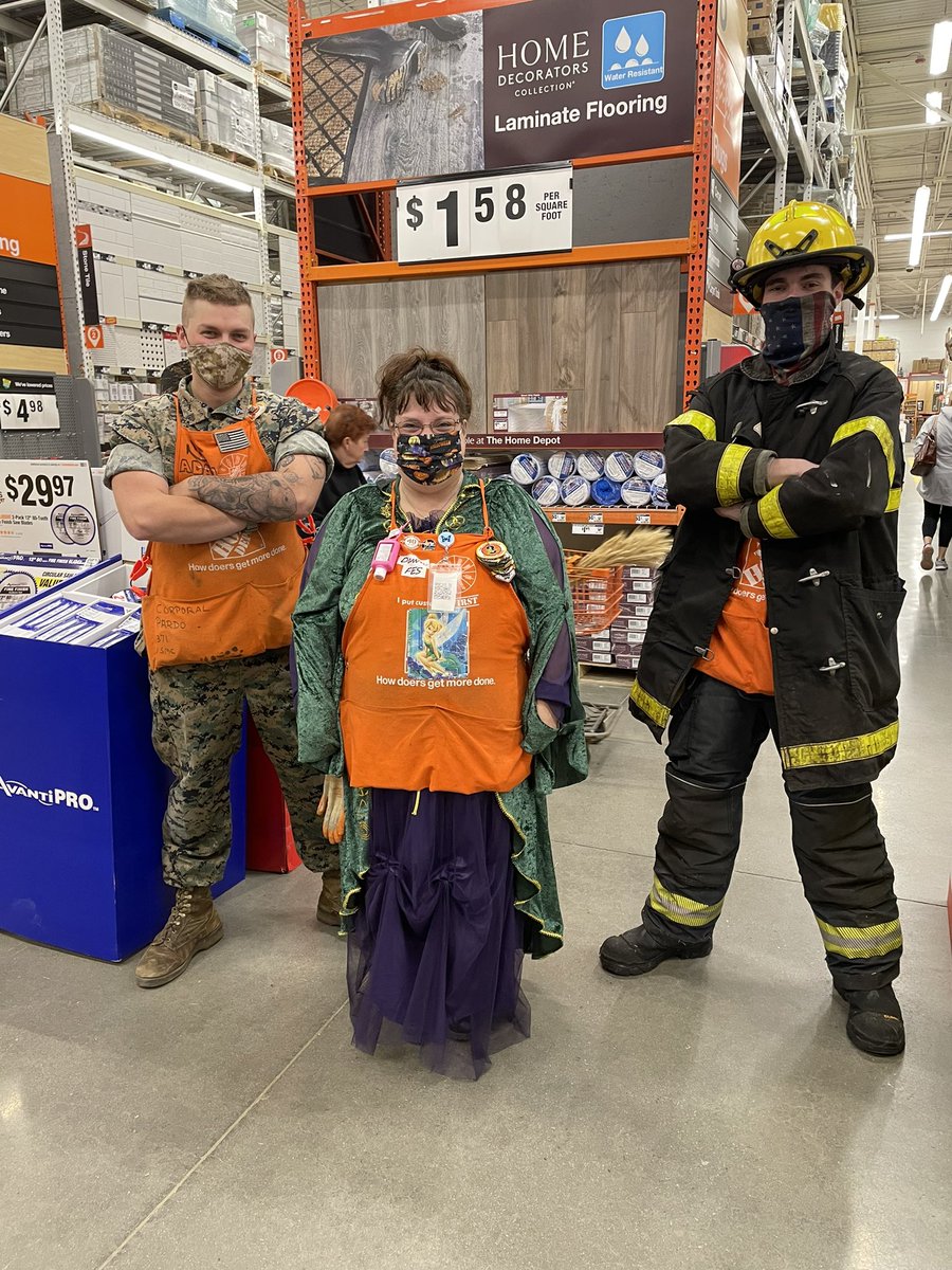 craftgirl0818's tweet photo. More Halloween fun at store 2682 @Dustin_Kruckas @HomeAuburn @berryzen @ChelseaMenard2 @ChristinaMazz4 @AbdullahJallad3 https://t.co/tBp1mLU87o