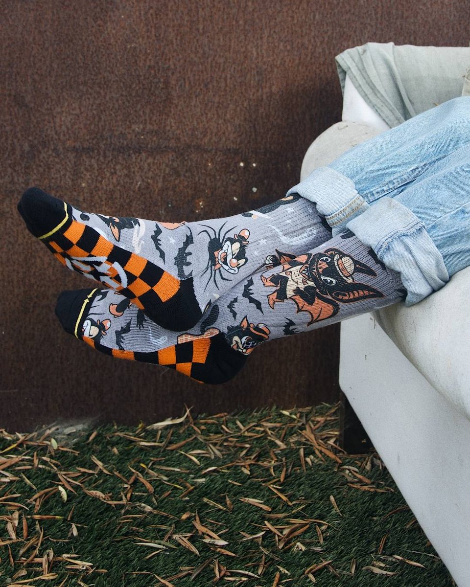 Merge4_'s tweet photo. Getting all of our ghouls and goblins in order for tomorrow🦇 #halloween #MERGE4 #socks #feelthedifference #spooky #BelleDee https://t.co/x4ccO8fZId