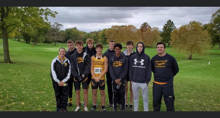 TuscolaXC's tweet photo. Great runs by girls and boys at the Sectional Meet! A wet muddy course didn’t stop our athletes from competing well. Congrats to Josiah Hortin and Jackson Barret on qualifying for state as individuals! They’ll race at 10:00 am next Saturday at Detweiler Park in Peoria https://t.co/DZzqI1DebA