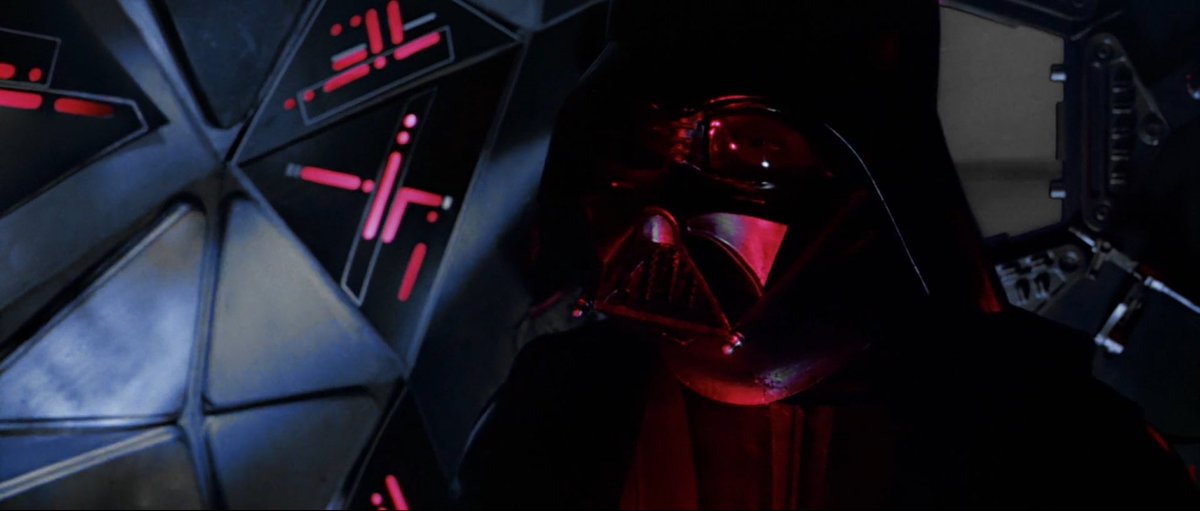 Ostres, mentre veia 'Una nova esperança', m’he adonat que en aquest fotograma es veu l’ull d’en Darth Vader, és a dir d’en David Prowse! 😮