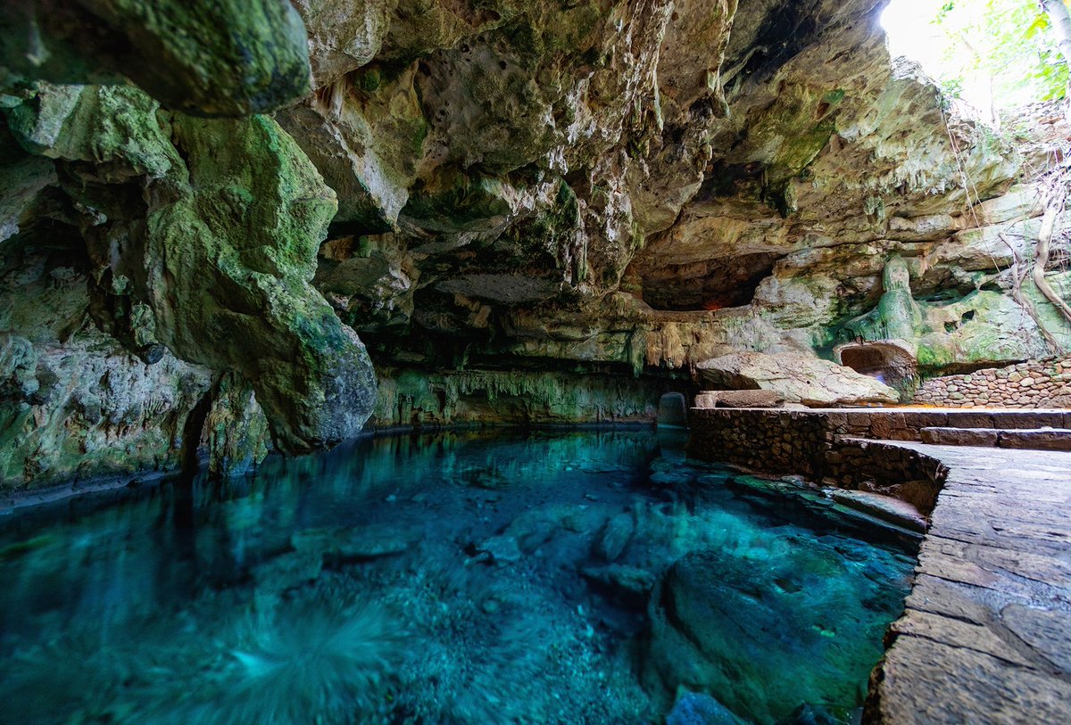 YucatanTurismo's tweet photo. ¡El color del Cenote Azul Maya te invita a nadar en él! https://t.co/jec6P4seXV