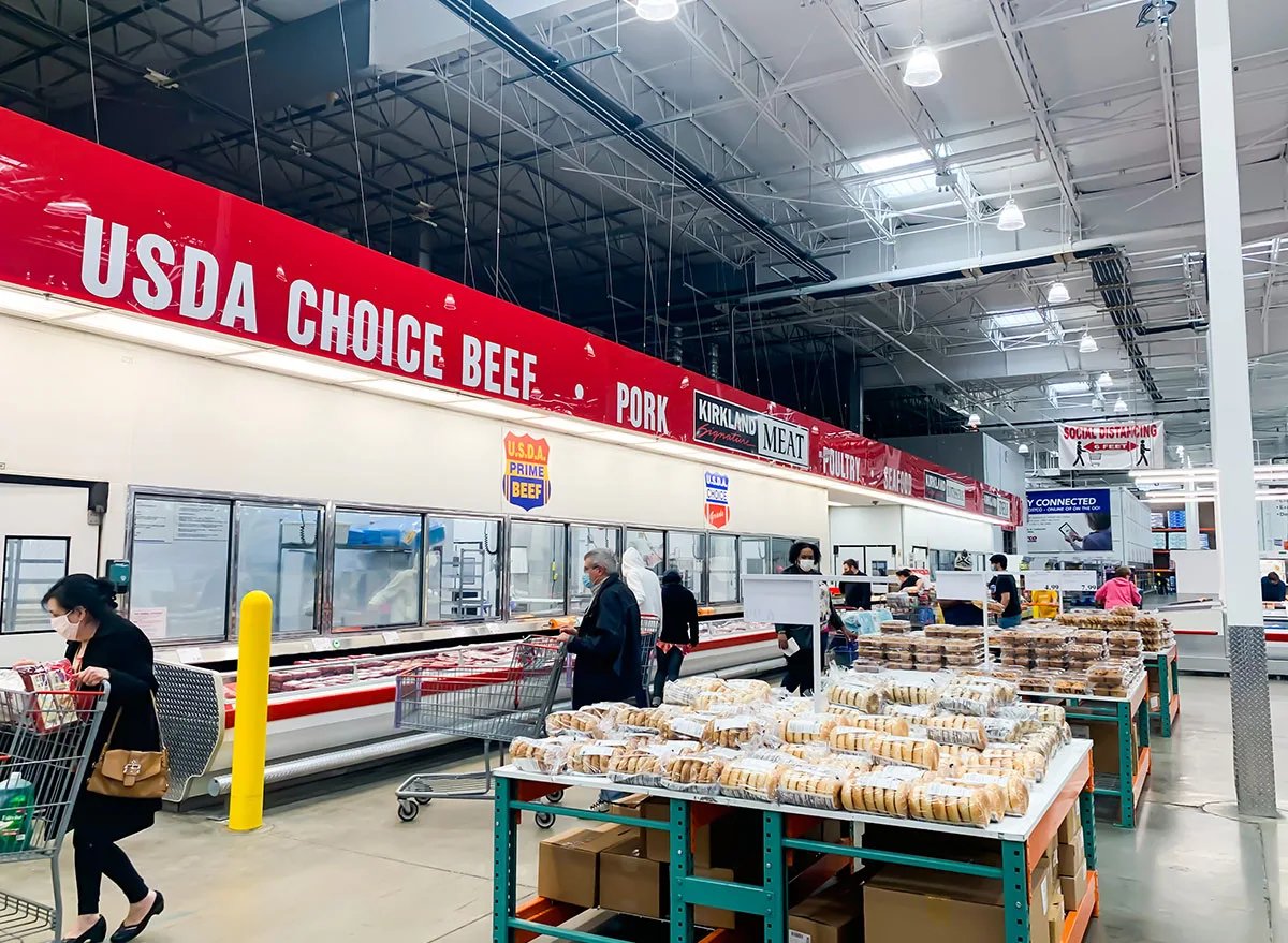 catcheronthesly's tweet photo. @nbalajiv We have banned beef too - in many parts of India. Meanwhile in Costco in US.. https://t.co/iMXPMYmb7Z