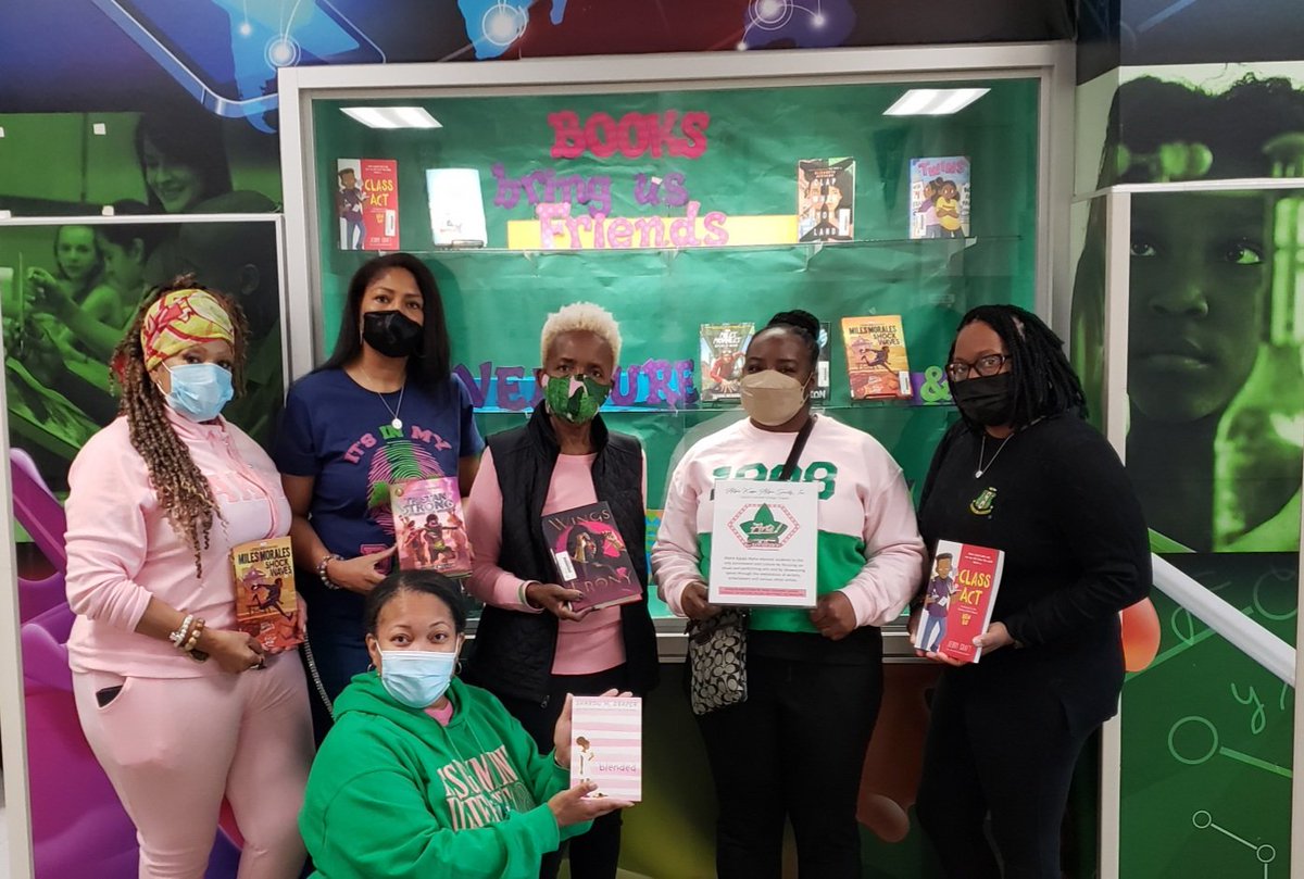 barbretta_baker's tweet photo. Thanks @AKA_ULO for jump starting our Book Fair! @BessieColemanMS November 1st-5th #TargetIV #TheArts #AKA1908 #Scholastic @jaredpeters23 https://t.co/DpxbDZj6Cs