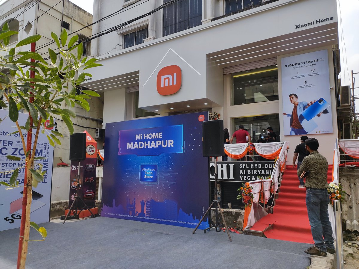 NomaanMalik08's tweet photo. Enjoyed โจ a lot at New Launched #MiHome Madhapur with all #MiFans. Also had a great Q&A Session With Xiaomi India's Chief Operating Officer Sri Muralikrishnan Sir ๐.
โข
@XiaomiIndia
@manukumarjain
@hawkeye
โข
#MiHome #TheFutureTechStore #Xiaomi #Redmi #MiFans #Hyderabad https://t.co/jo06fl4pr7