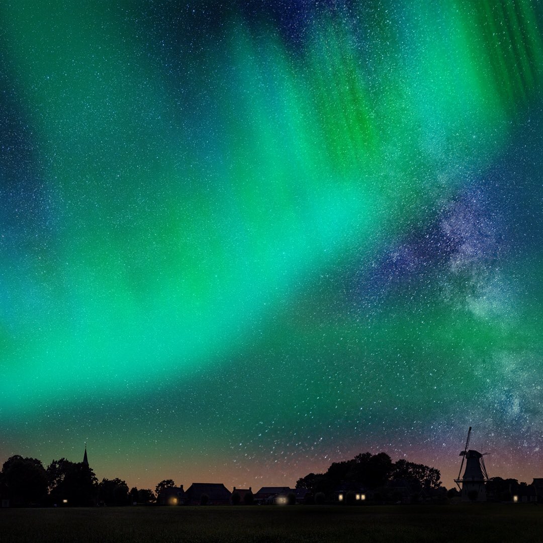 roslofbos's tweet photo. Wát nou als het niet #bewolkt zou zijn vanavond? Vette kans op #noorderlicht namelijk na zoneruptie donderdag #AuroraBorealis , hier even gephotoshopt-gevisualiseerd zeg maar (beetje aangedikt, dromen mag😉)#groningen #wetsinge https://t.co/lw2Sto19q3