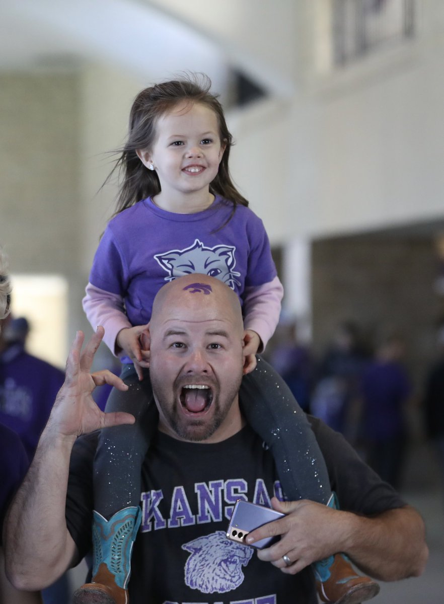 kstatesports's tweet photo. Filled with Purple pride 

#KStataFB ⚒ @KStateAlumni https://t.co/eeYB6szCoo