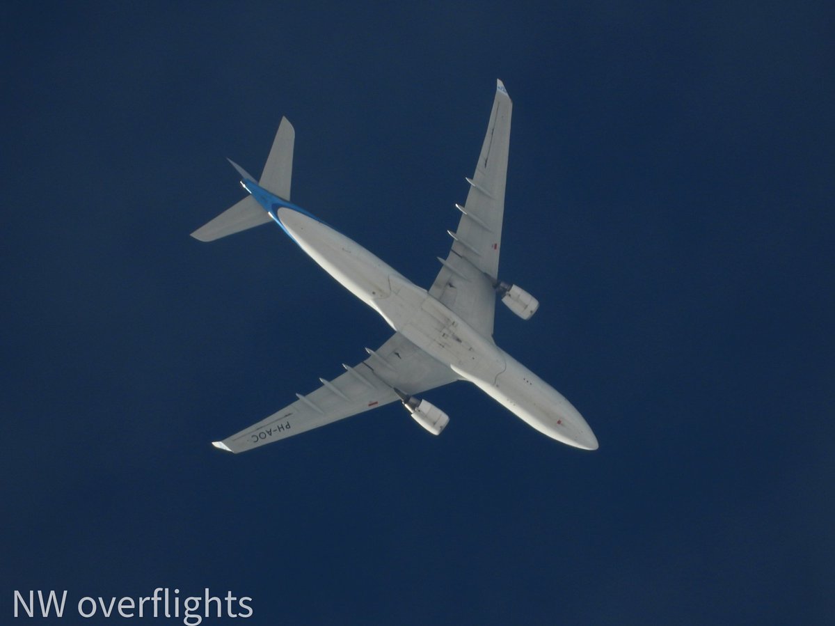 By the time it cleared up today most of the decent traffic had gone over, only managed a couple. KLM A330-203 PH-AOC AMS-BGI 36,000ft #aviationphotography #P1000 #avgeeks.