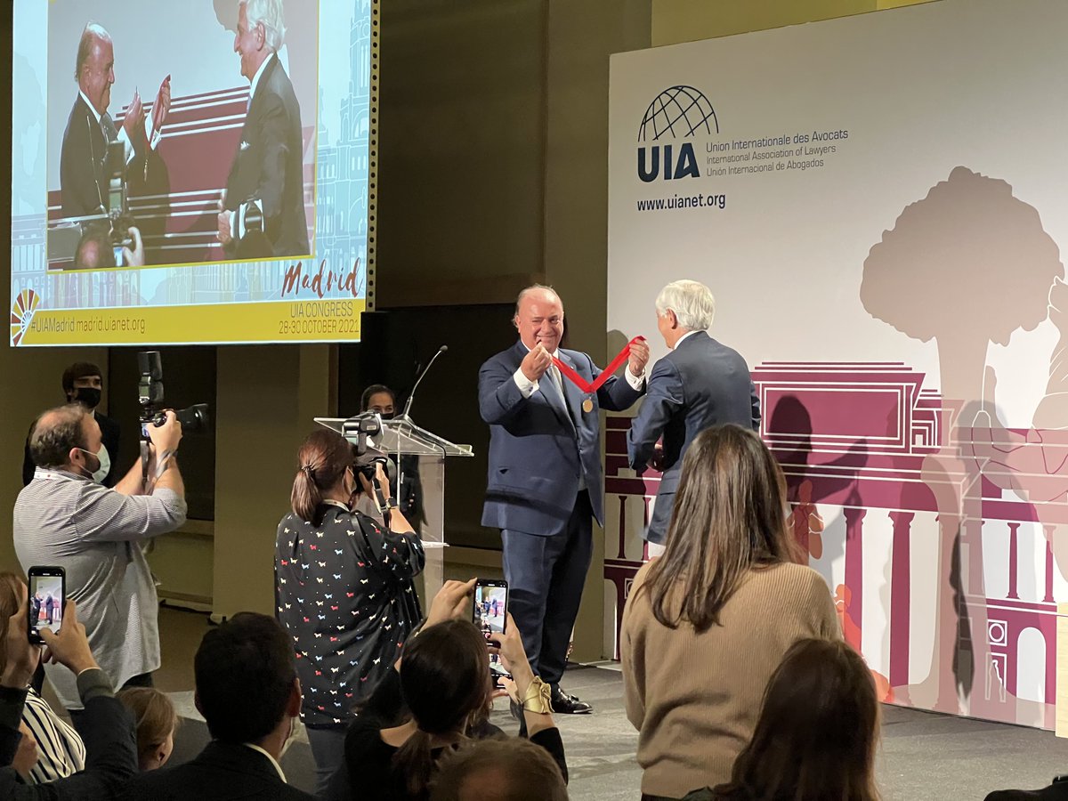 UnionIntAvocats's tweet photo. Nous avons un nouveau président : @HerveChemouli #UIAMadrid https://t.co/uezn35ZODP