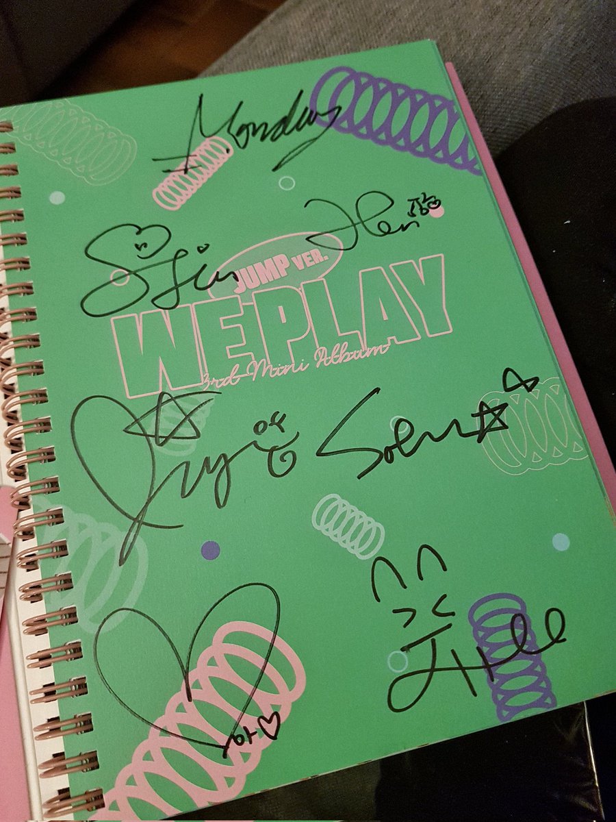 tuawang's tweet photo. GUYS I GOT MY OT7 SIGNED WEEEKLY WE PLAY ALBUM 😌
Thank you @underthemoongo for hosting the go, everything came safely and quickly! ♡ #underthemoonproof https://t.co/xBRGwDU3ED