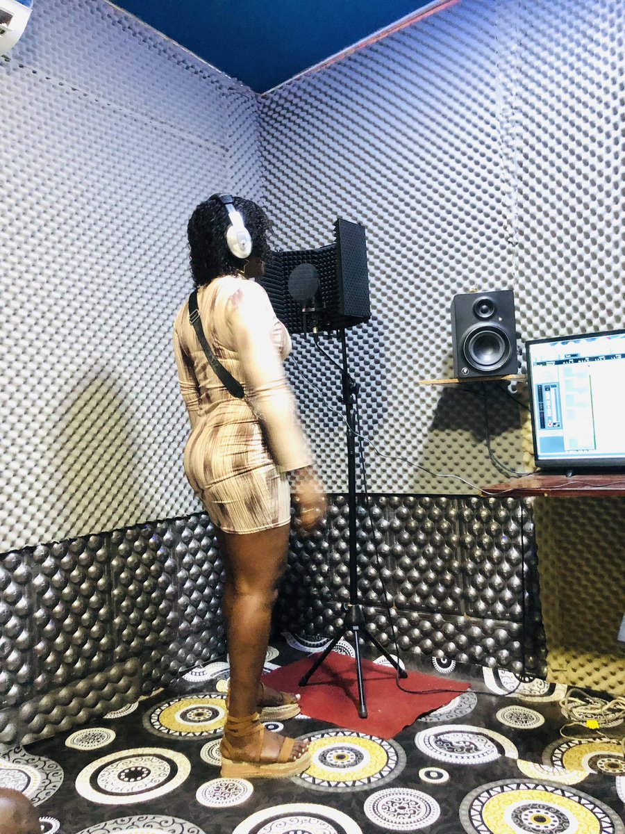 ChakantuksaaCom's tweet photo. Super Star ⭐️ Dormbey Gh dropping a new tune soon…🎼🎼✍️💥💥 https://t.co/R8mB4eEoA2
