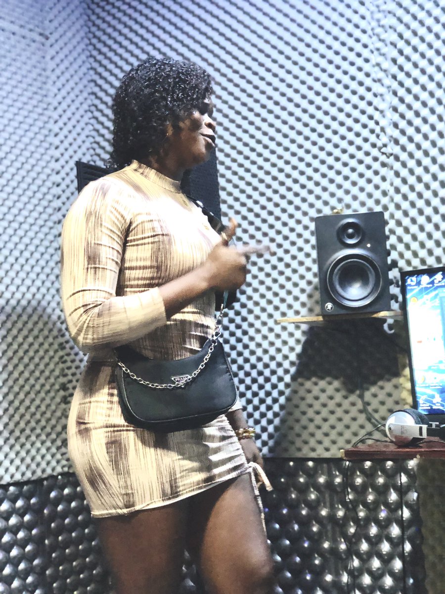 ChakantuksaaCom's tweet photo. Super Star ⭐️ Dormbey Gh dropping a new tune soon…🎼🎼✍️💥💥 https://t.co/R8mB4eEoA2