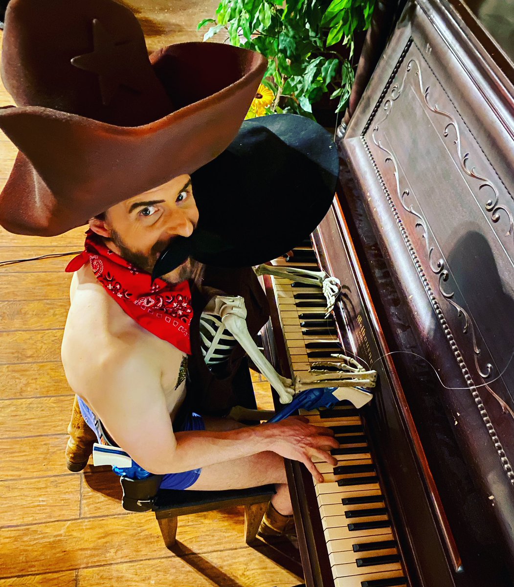 thedickiesmalls's tweet photo. (croons): “Shake ya ass, but watch yourself! Shake ya ass, show me what you’re workin’ with!” Tickling them ivories with my bony doppelgänger. #mystikal #shakeitfast #shakeyaass #cowboi https://t.co/15s5bysV5e