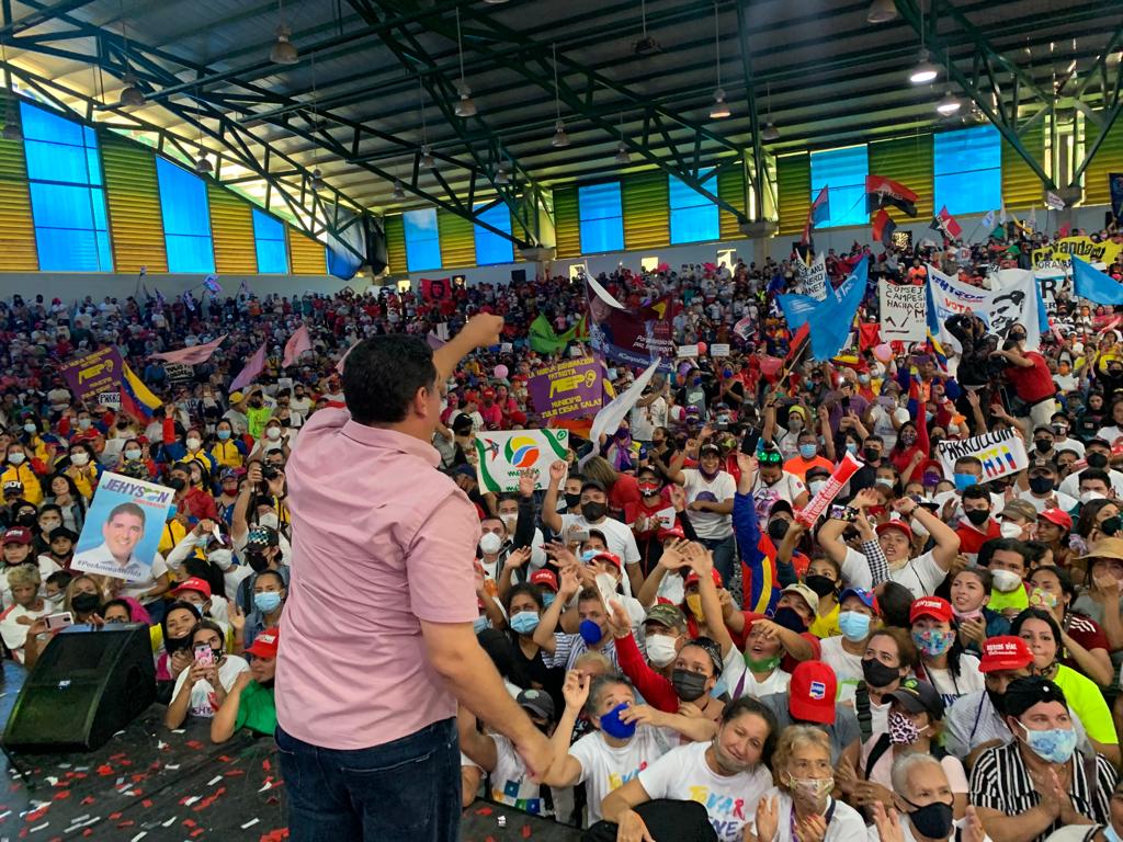 ivanrive3's tweet photo. #30oct El pueblo merideño respira aroma a cambio, a triunfo,  a felicidad y a victoria.

Con el más profundo sentimiento revolucionario, el pueblo de Mérida le dio la bienvenida a su candidato a la gobernación del estado Mérida por el @PartidoPSUV y el GPP, @JEHYSONGUZMAN. 1/2 https://t.co/lG017z4iPw