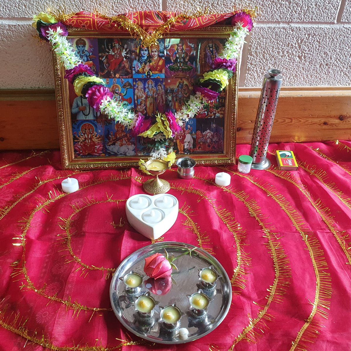 Great start to the #Diwali Festival with food &amp; laughter with lovely ladies of Vandan group in #Leeds. Vandan group works hard 2 bring #Gujrati women together to tackle loneliness &amp; mental distress. Felt privileged 2 be a guest at their special celebration with <a href="/cllrjakhtar/">Cllr Javaid Akhtar</a> ji 🙏