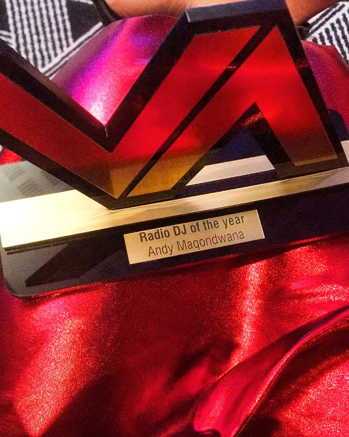andymaqondwana's tweet photo. WE WOOOOONNNN🙌🏾🙌🏾😭😭😭
Thank you #VNAwards21 and @VuyoJoboda for this acknowledgement 😭🙌🏾
Thank you to every person that voted 😭😭😭
WE DID IT JOOOEEEE😭😭🙌🏾🙌🏾
RADIO DJ OF THE YEAR💣💣💣 https://t.co/9prM6TZPdm
