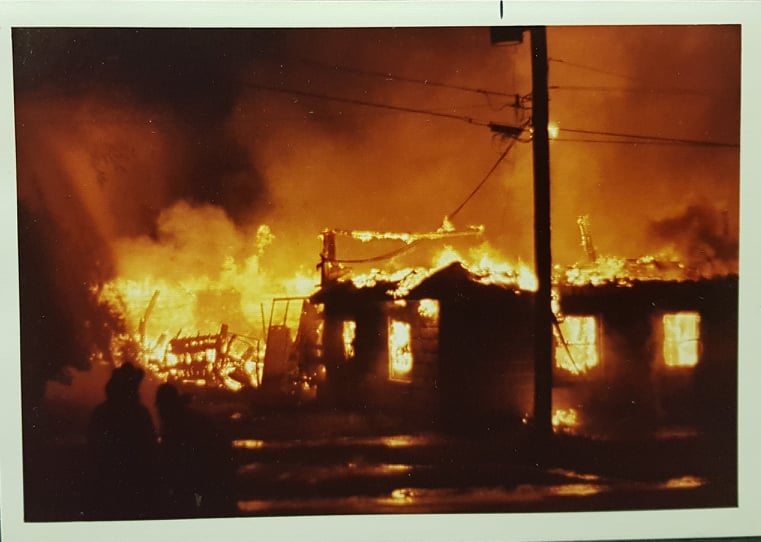 WPSDMuseum's tweet photo. This weeks #HistoricPost shows the fire at the Memorial Community Centre in Parry Sound on July 14, 1973.
The photos were taken by the Morrow family around the time the fire started at 4 am.
Read about the loss of the Arena in the North Star article - July 19, 1973👇 https://t.co/UCIS5VjiQx