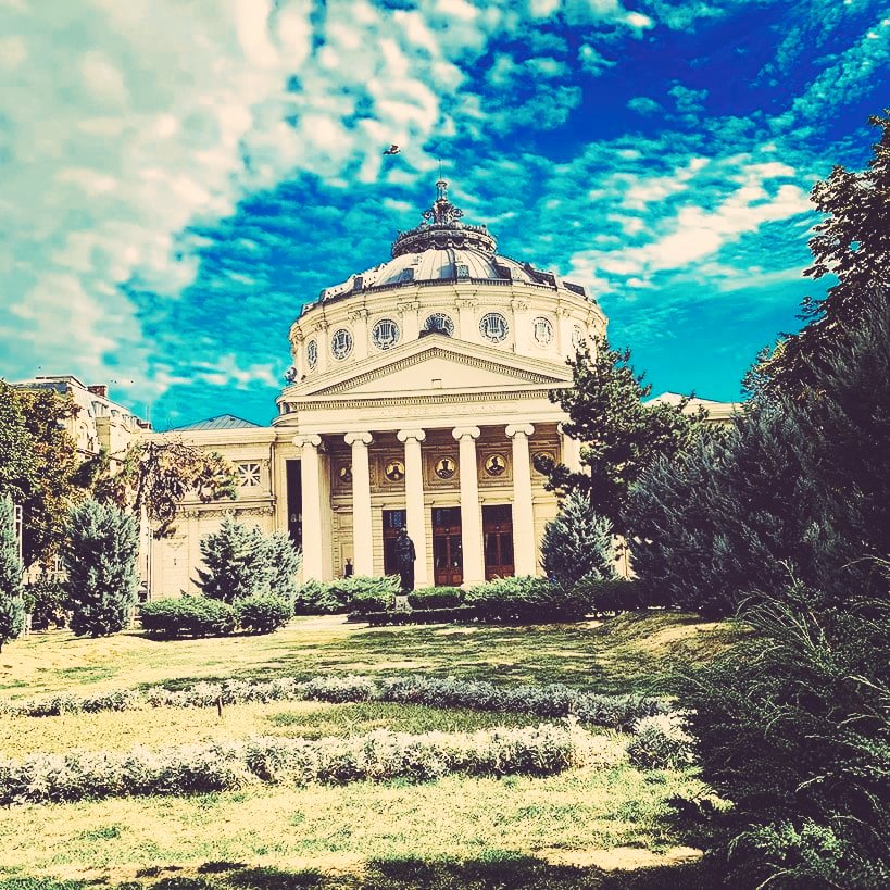 lyosapp's tweet photo. A little of Bucharest, courtesy of @mateoguzmana our Lead Software Engineer 👍 #bucharest #romania #fountain #backpacker #backpackerlife #backpackingeurope #nomadlife #nomad #digitalnomad #mochileiros #travelphotography #travelblog #traveljournal #lyos #liveyourownstory https://t.co/Lq3t3S13Ox
