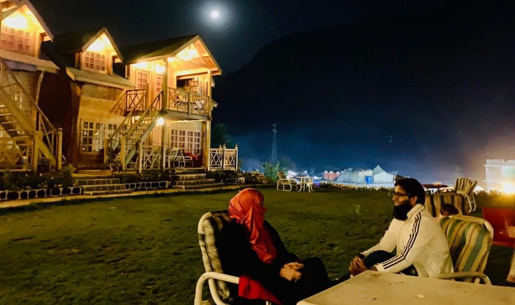 theCorpCouple's tweet photo. Let's INSPIRE together and promote "HALAL Relationships" and "Family Values" with right role models for this Ummah and Society at large and promote the "Institution of Marriage". 

Good night from #TheCorporateCouple with our little moon bit BIG Smiles ! 

#HalalRelationship https://t.co/KmfgTRaIOw