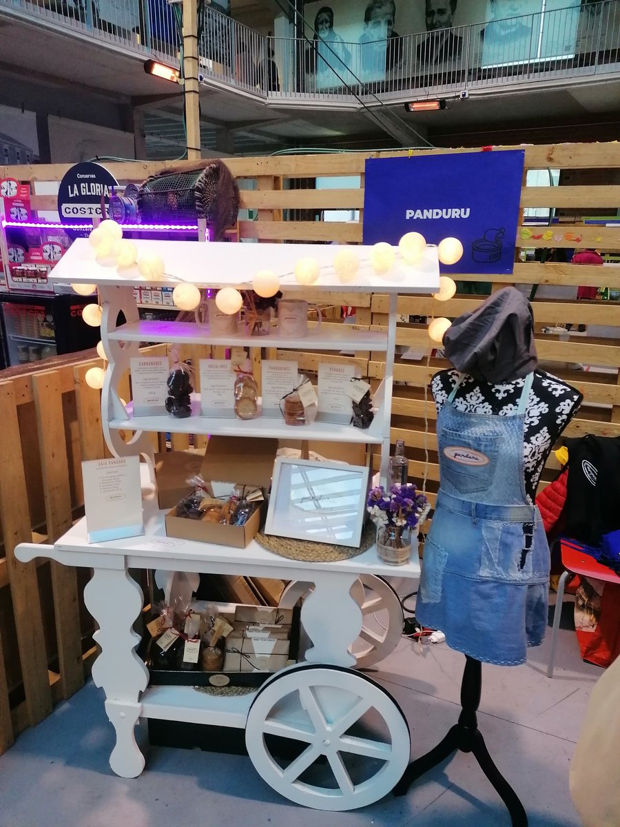 ASTURsabor's tweet photo. Hoy nos acercamos a #Candás a ver el evento #EntreLatas 😍 y lo que más nos gusta, mercar. 🥰
Asi que hicimos paradas obligatorias en #Panduru #ConservasEutimio 👌 ya sabéis visitar la Feria mañana 😉 https://t.co/15AVoWRQnK