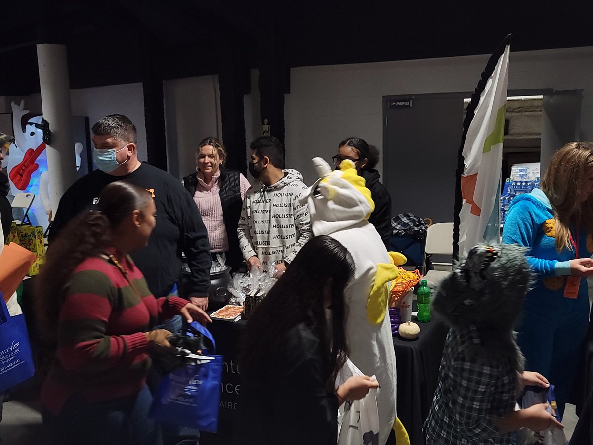 #fairchildwheeler at the <a href="/STAR999radio/">STAR 99.9</a> Trick or Treat <a href="/hhcamphitheater/">Hartford HealthCare Amphitheater</a> Happy Halloween Everyone! @MichaelTestani3 @CampusParents @BridgeportPSchl <a href="/fwc_bpt/">Fairchild Wheeler</a>