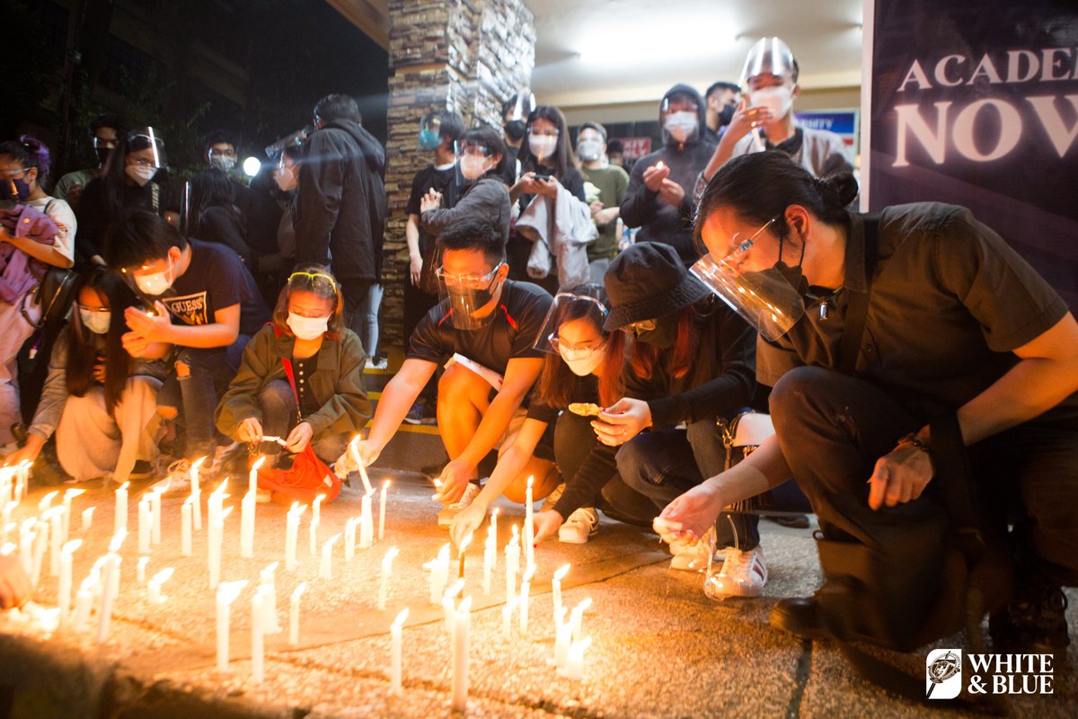 ABSCBNNews's tweet photo. LOOK: Saint Louis University students in Baguio City hold a candle-lighting protest on Saturday, urging school officials to let them take a break from academic requirements. (📸: White and Blue SLU) | via @kennedyzcaacbay https://t.co/pEFTWigDwu