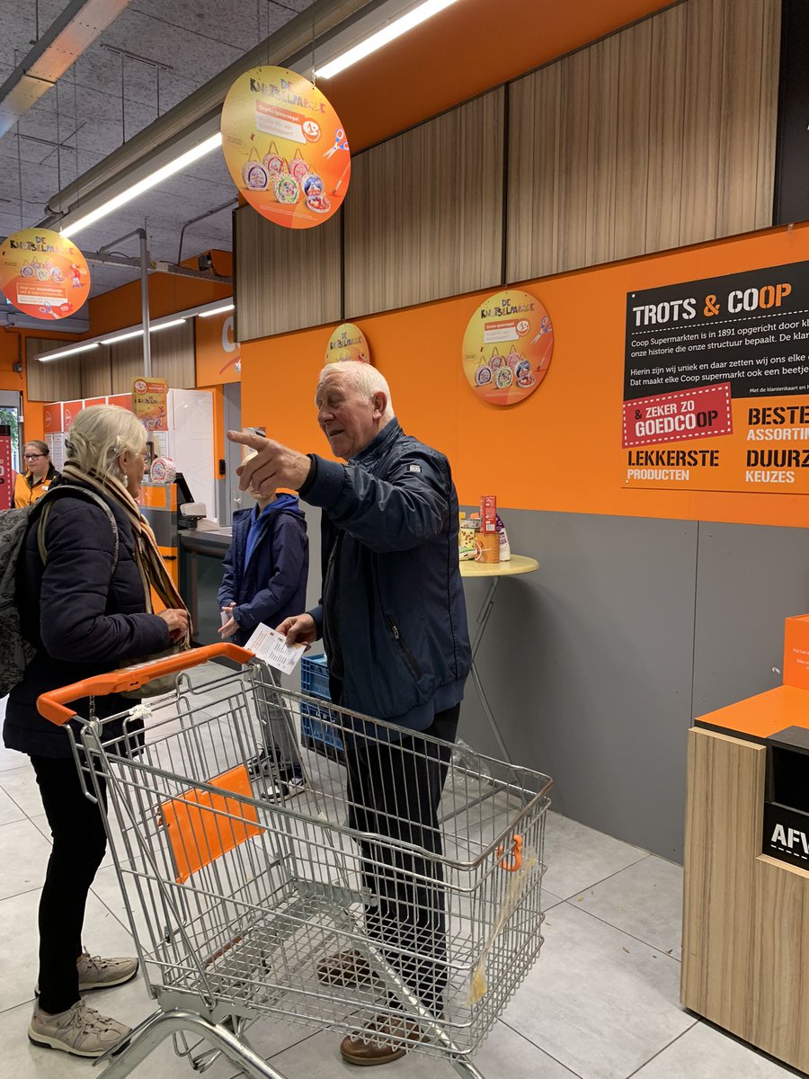 MarlienPoll's tweet photo. Ruim 12 kratten gevuld met #houdbaregoederen is de opbrengst van de actie vanuit de @Oosterkerk038 bij @mijnCoop vandaag. Top! Morgen nog in de @Oosterkerk038 inzamelen. Dank voor alle donaties! https://t.co/tqJwB4hbjE