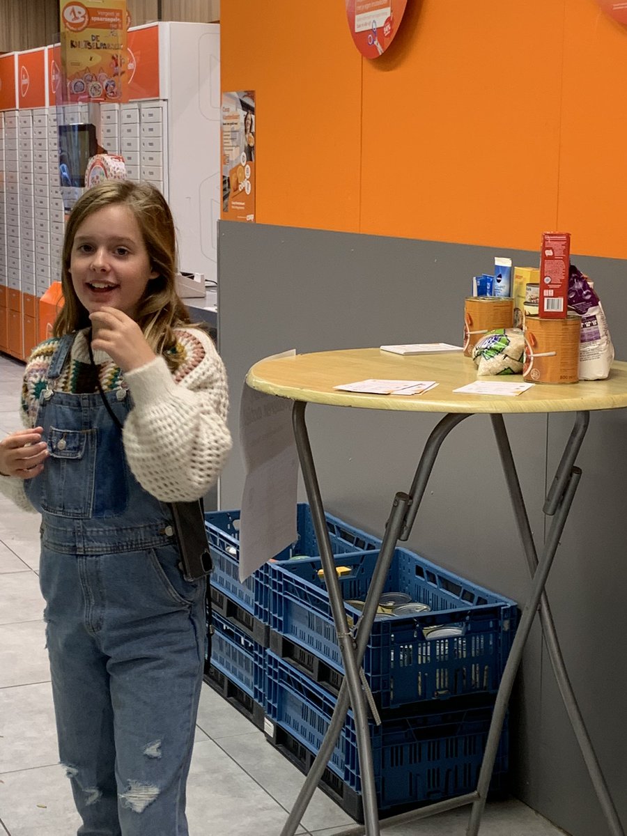 MarlienPoll's tweet photo. Ruim 12 kratten gevuld met #houdbaregoederen is de opbrengst van de actie vanuit de @Oosterkerk038 bij @mijnCoop vandaag. Top! Morgen nog in de @Oosterkerk038 inzamelen. Dank voor alle donaties! https://t.co/tqJwB4hbjE